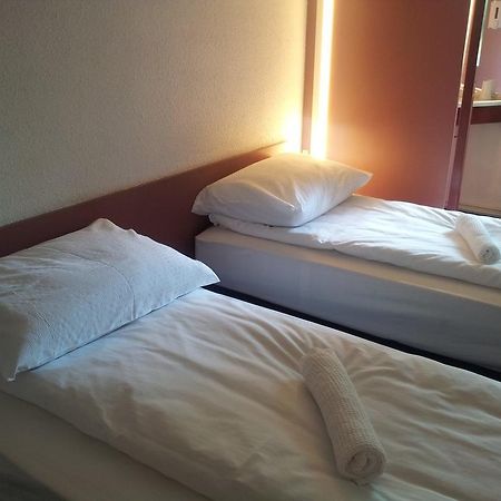 Drive Inn Hotel Törökbálint Extérieur photo