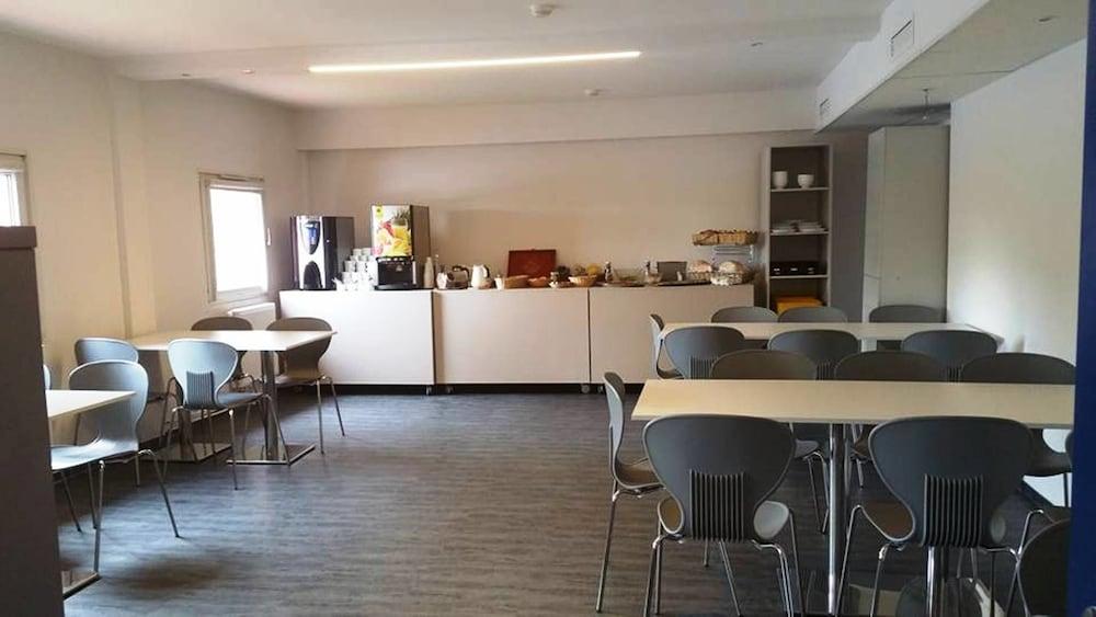 Drive Inn Hotel Törökbálint Extérieur photo