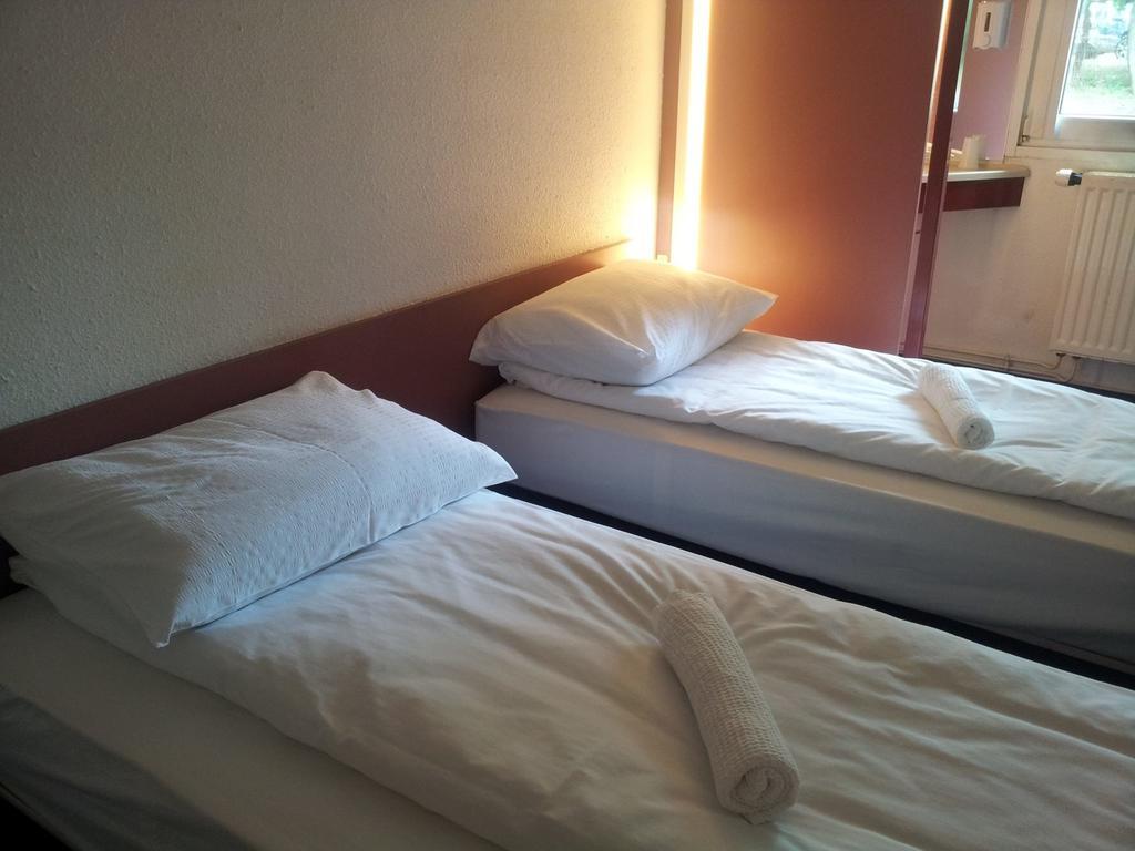 Drive Inn Hotel Törökbálint Extérieur photo