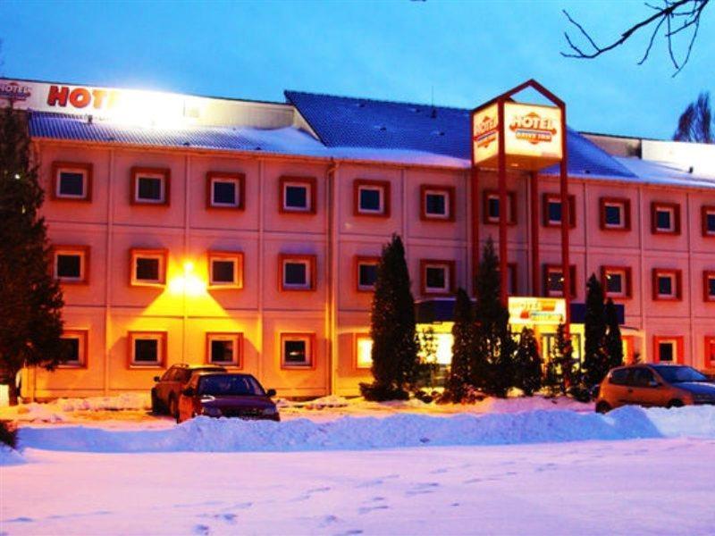 Drive Inn Hotel Törökbálint Extérieur photo